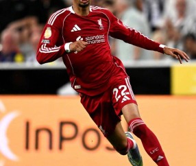 九游体育-利物浦集结日防线松动，志在葡超名次提升，更衣室稳定，更衣室氛围转暖(葡超积分榜最新排名)