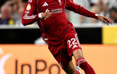 九游体育-利物浦集结日防线松动，志在葡超名次提升，更衣室稳定，更衣室氛围转暖(葡超积分榜最新排名)