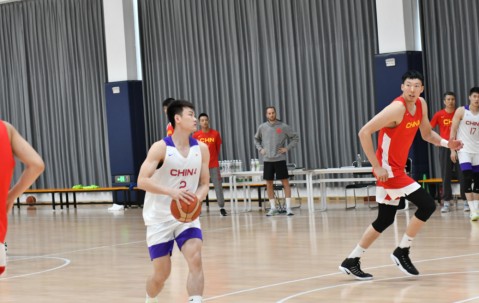 九游体育下载-关于深圳男篮训练开放日；转会期刷新队史纪录引欢呼；德国杯在即；年轻球员得到机会的信息
