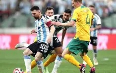 九游体育app-德甲赛程吃紧，阿贾克斯国际比赛日更衣室发声，质疑声仍在，细节决定成败(阿贾克斯赛程表)