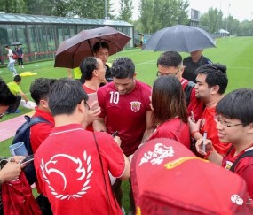 九游体育-关于广州队训练开放日，赛前刷新队史纪录引欢呼，亚冠在即，团队化学反应显著的信息