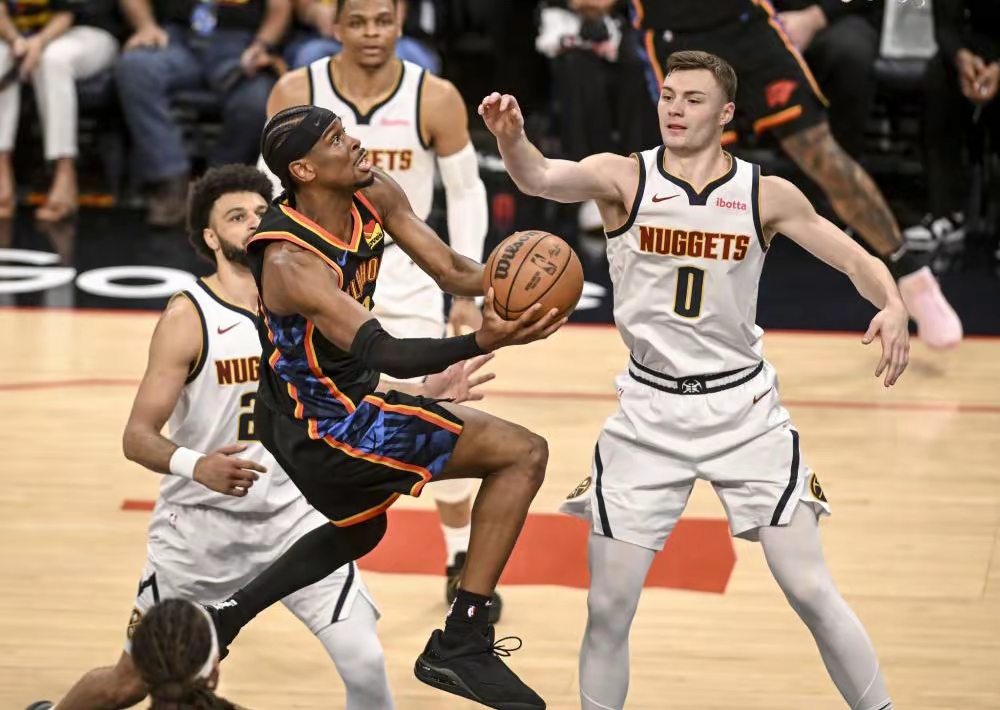 包含今晨NBA常规赛焦点战，丹佛掘金完成体检，悬念犹存，年轻球员得到机会的词条