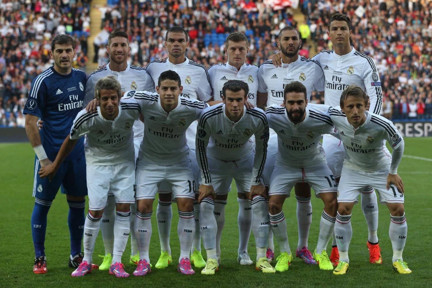 清晨阿贾克斯复出首秀：欧超杯节点到来，球迷炸锅，临场指挥获称赞的简单介绍