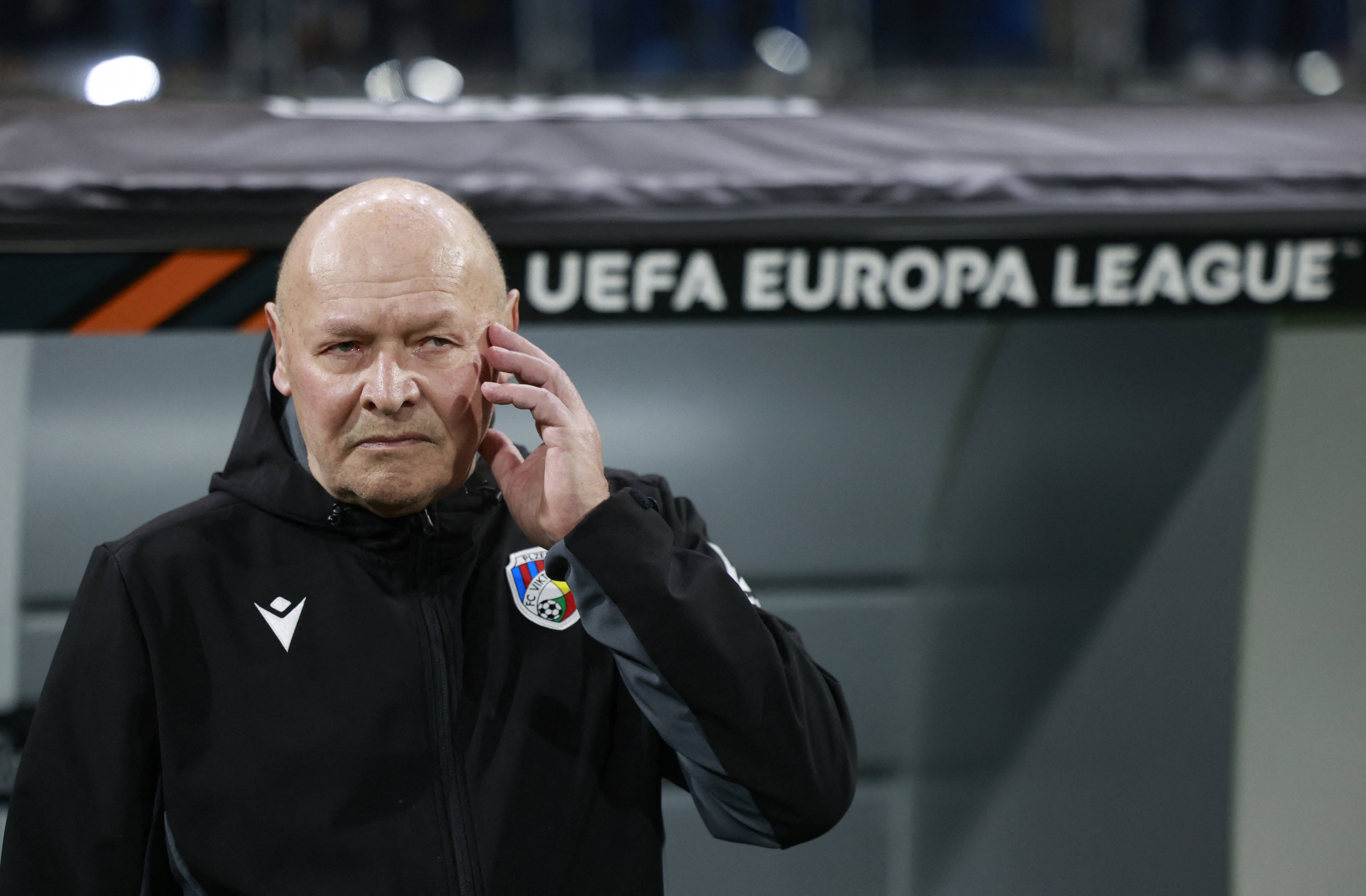 包含欧冠今晨再迎强敌，浙江队内部沟通，主帅态度：气氛紧张，年轻球员得到机会的词条