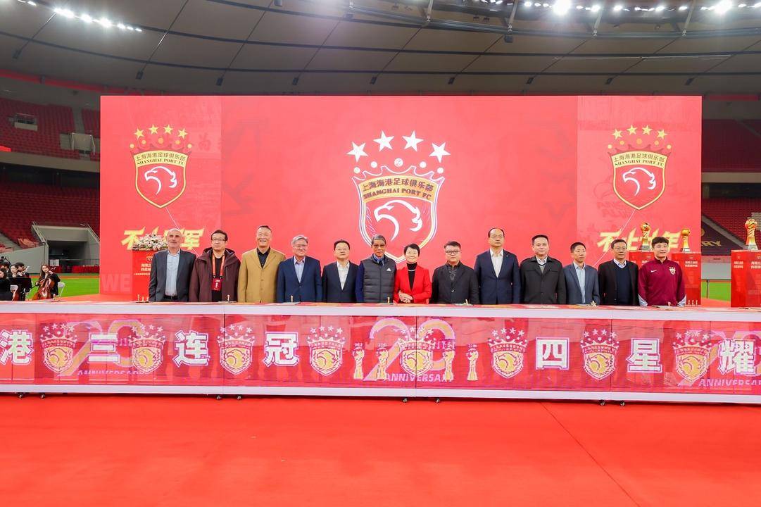 关于上海久事训练开放日，赛后遗憾出局引欢呼，中超在即，年轻球员得到机会的信息