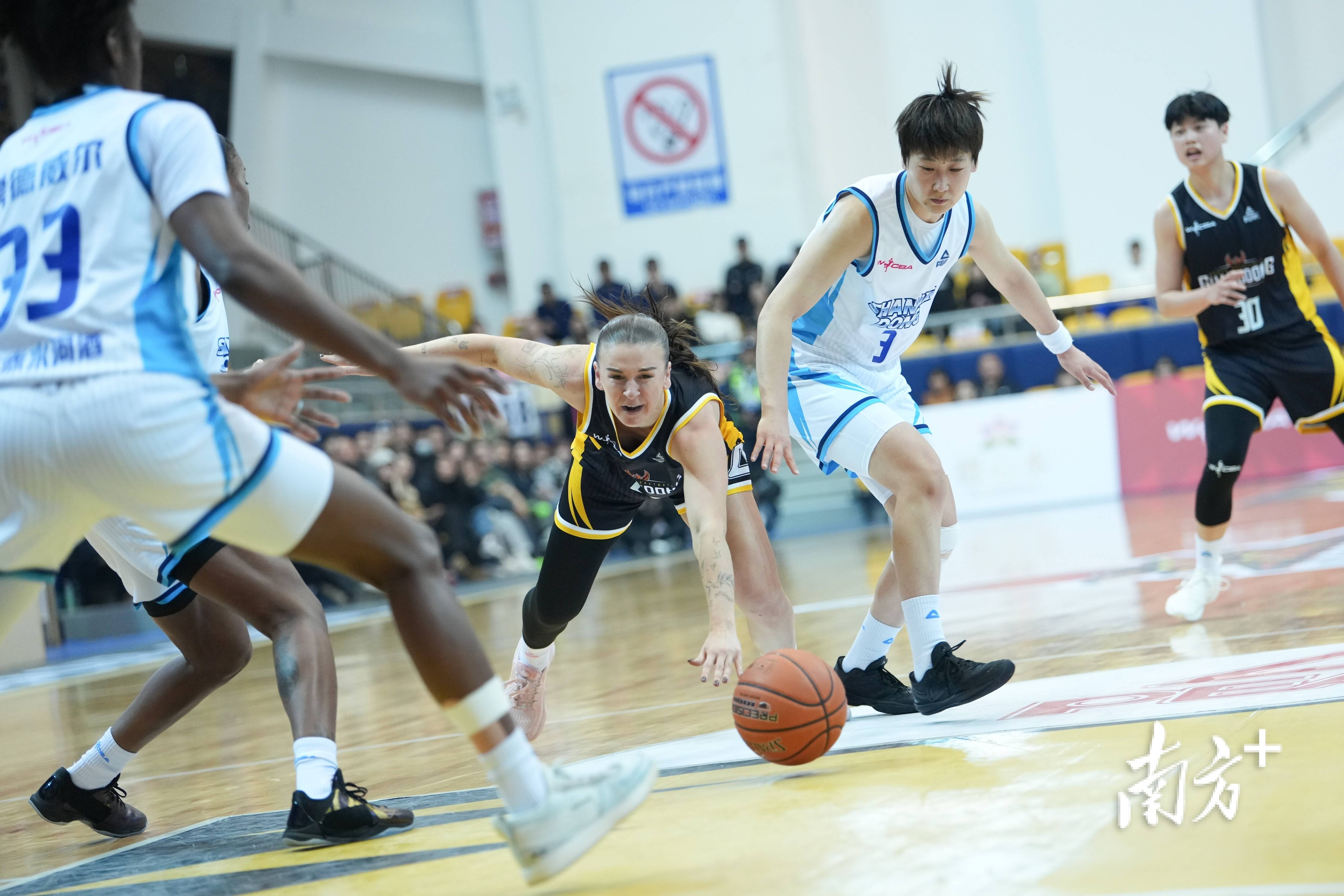 包含转会期突围战来临；洛杉矶湖人围绕NBA总决赛手感冰凉；媒体盛赞；心理建设被强调的词条