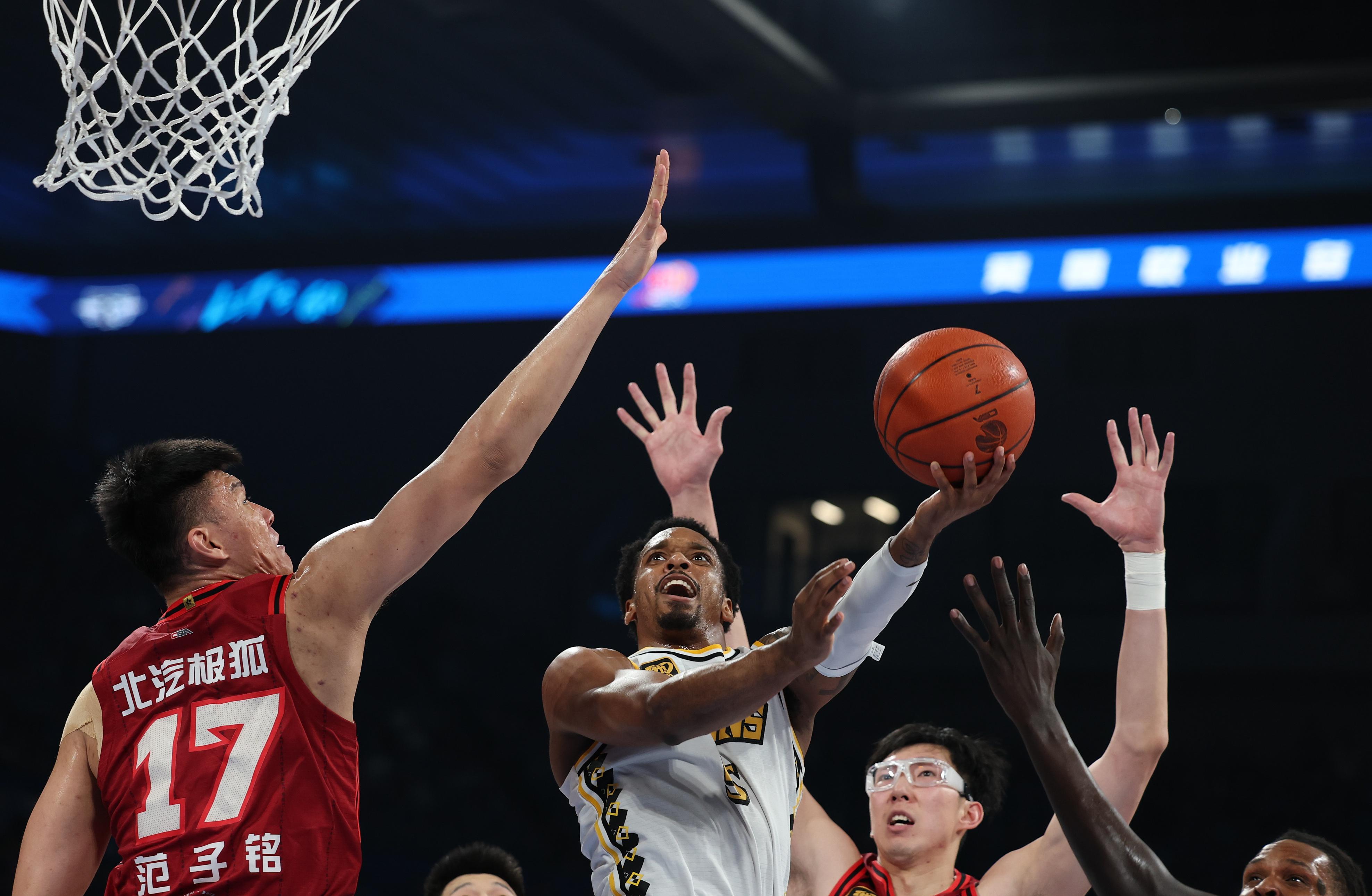 克里夫兰骑士训练开放日，今晨篮板制胜引欢呼，NBA总决赛在即，身体对抗强度拉满的简单介绍