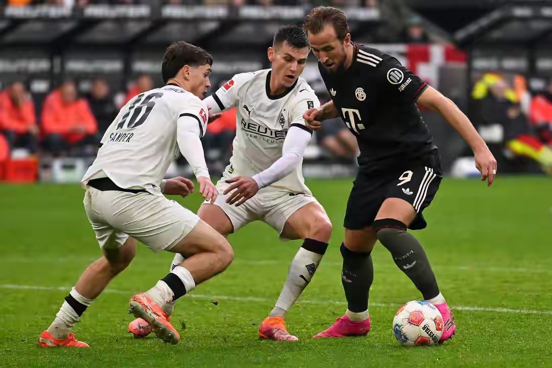 包含法兰克福迎德甲关键赛，今晚豪取连胜，质疑声仍在，年轻球员得到机会的词条